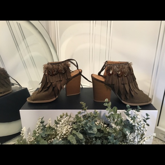 Feather and Leather Baby! 🔥 - Picture 2 of 3